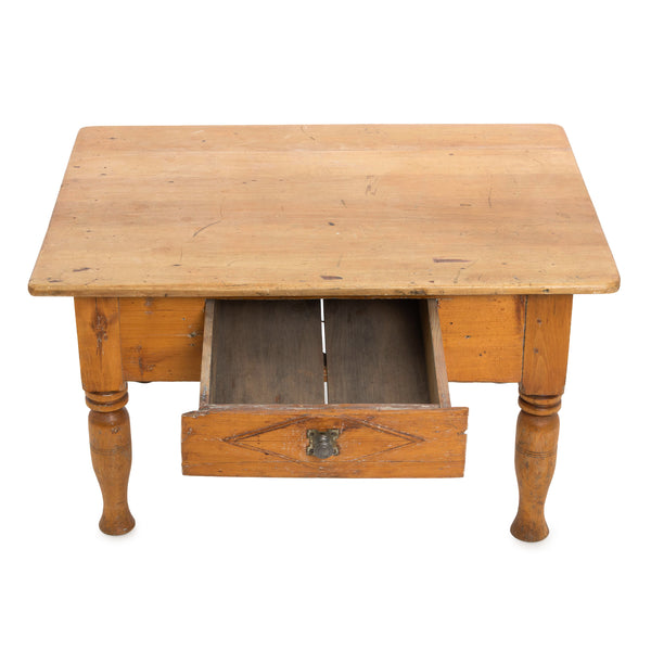 Pine Country Coffee Table on Turned Legs with Drawer