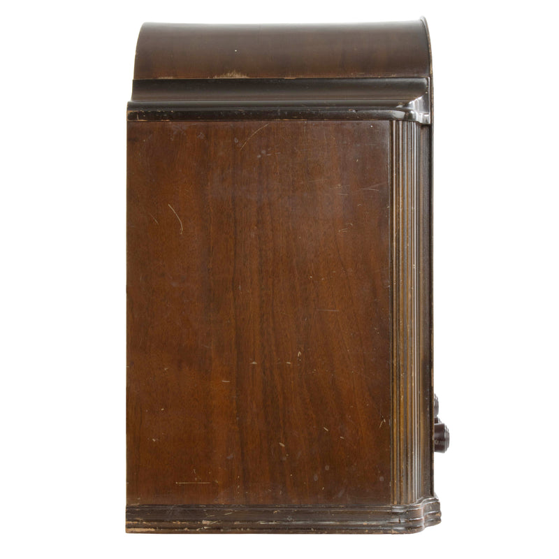 Walnut Cased Victor "Globe Trotter" Tombstone Radio (As Is)