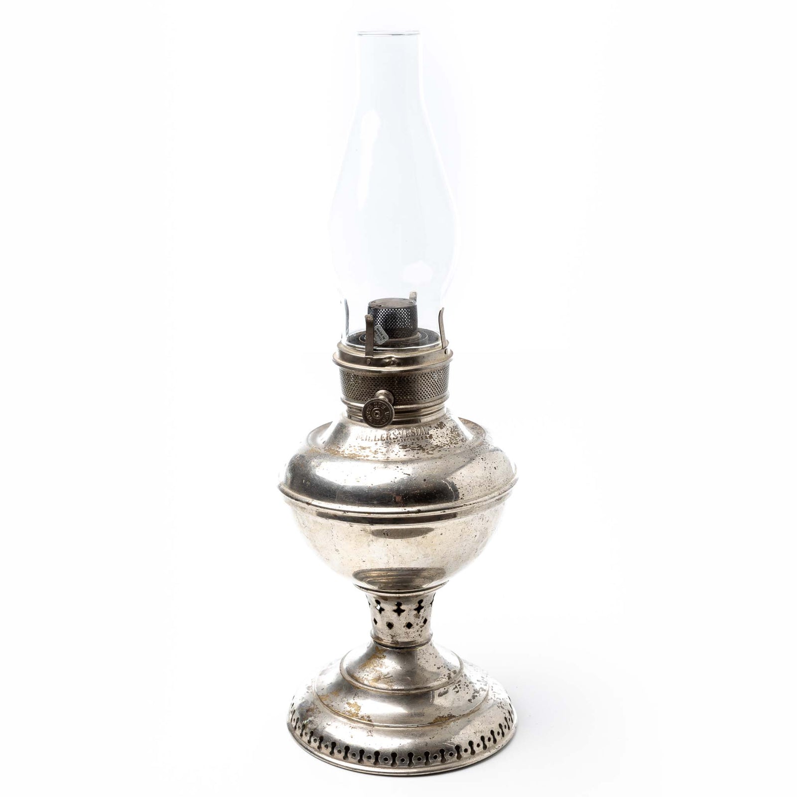 Miller製ヴィンテージメタルランプ Miller Vestal Nickel Lamp w/ Chimney – Iron Crow