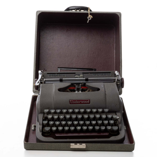 Underwood "Finder Lite" Universal Typewriter with Hard Shell Carrying Case (As Is)