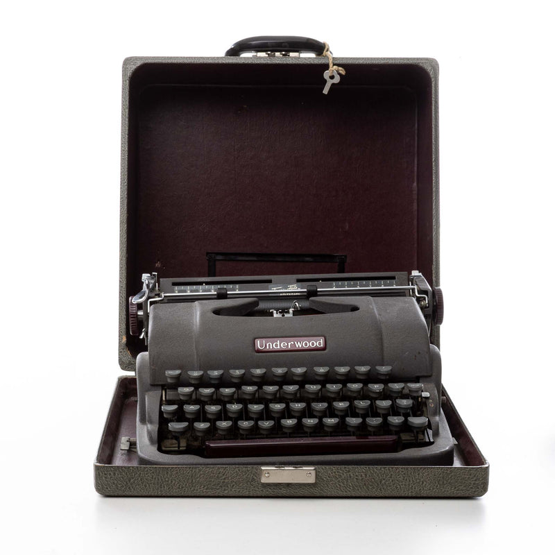 Underwood "Finder Lite" Universal Typewriter with Hard Shell Carrying Case (As Is)