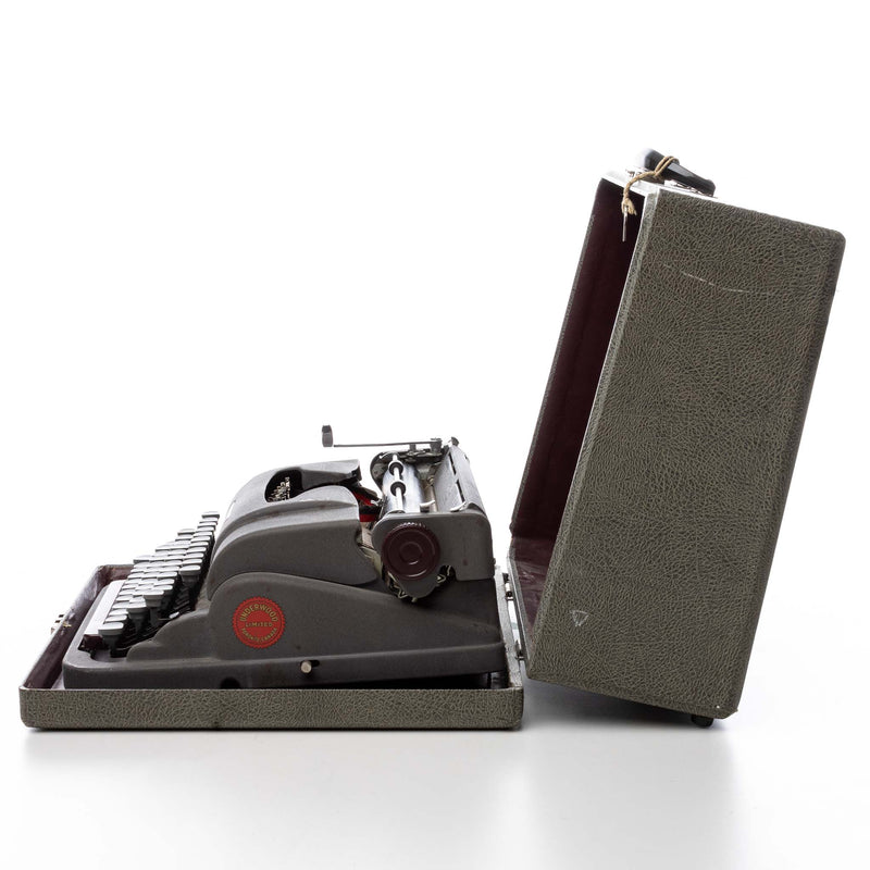 Underwood "Finder Lite" Universal Typewriter with Hard Shell Carrying Case (As Is)